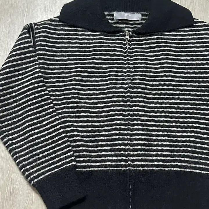 [BUNJANG] 8seconds Striped Knit Zip-Up / 에잇세컨즈 스트라이프 니트 집업
