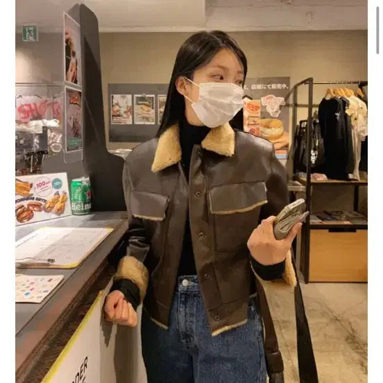 [BUNJANG] UNI:Z Reversible Mustang / 유이니 리버시블 무스탕