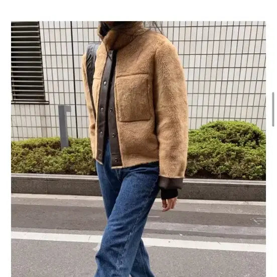 [BUNJANG] UNI:Z Reversible Mustang / 유이니 리버시블 무스탕