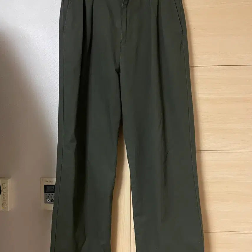 [BUNJANG] Musinsa Standard Reverse Two-Tuck Wide Chino Pants Khaki 28 / 무신사스탠다드 리버스 투턱 와이드 치노팬츠 카키 28사이즈