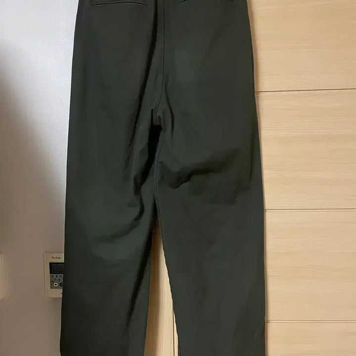 [BUNJANG] Musinsa Standard Reverse Two-Tuck Wide Chino Pants Khaki 28 / 무신사스탠다드 리버스 투턱 와이드 치노팬츠 카키 28사이즈