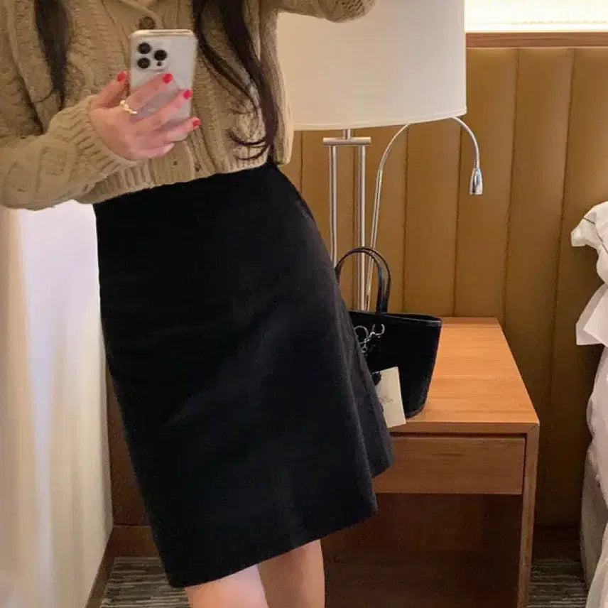 [BUNJANG] Miel Corduroy Midi Skirt / 미엘 miel 골덴 코듀로이 일자 미디 스커트 블랙 s