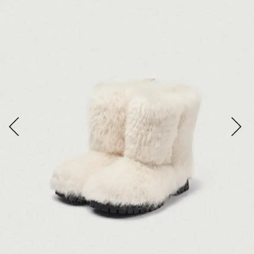 [BUNJANG] The Vanett Fur Boots Ivory 240 / (새상품급) 더바넷 퍼부츠 아이보리 240