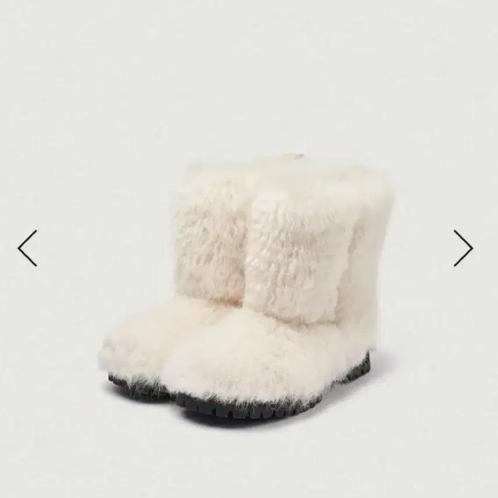 [BUNJANG] The Vanett Fur Boots Ivory 240 / (새상품급) 더바넷 퍼부츠 아이보리 240