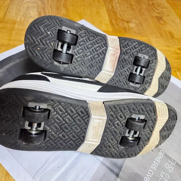 [BUNJANG] PHTEER Roller Sneakers 255mm / 255)휠리스 운동화 255mm