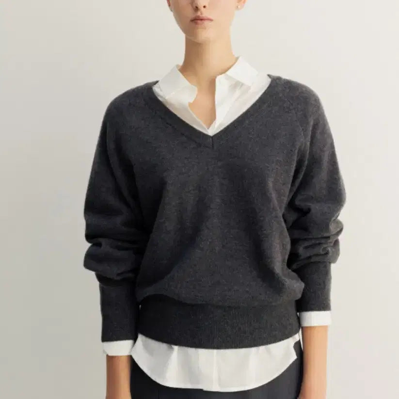 [BUNJANG] Sie Mare V-Neck Charcoal Knit Top / 시에sie 마레 루즈 브이넥 차콜