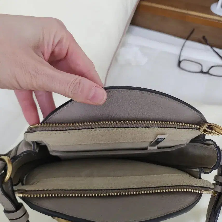 [SOLD OUT] 끌로에 Pixie 픽시백 스웨이드 라운드백