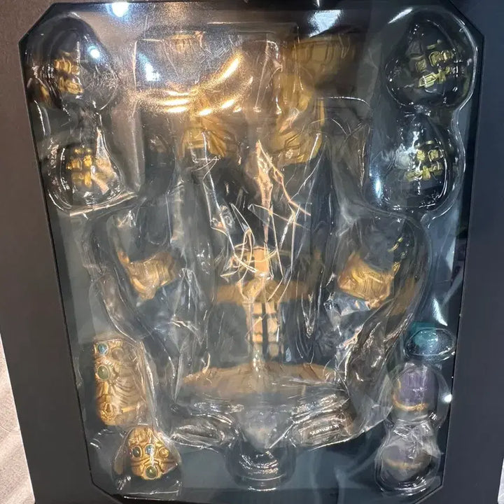 [BUNJANG] Mezco Thanos Action Figure / 메즈코 타노스 팝니다