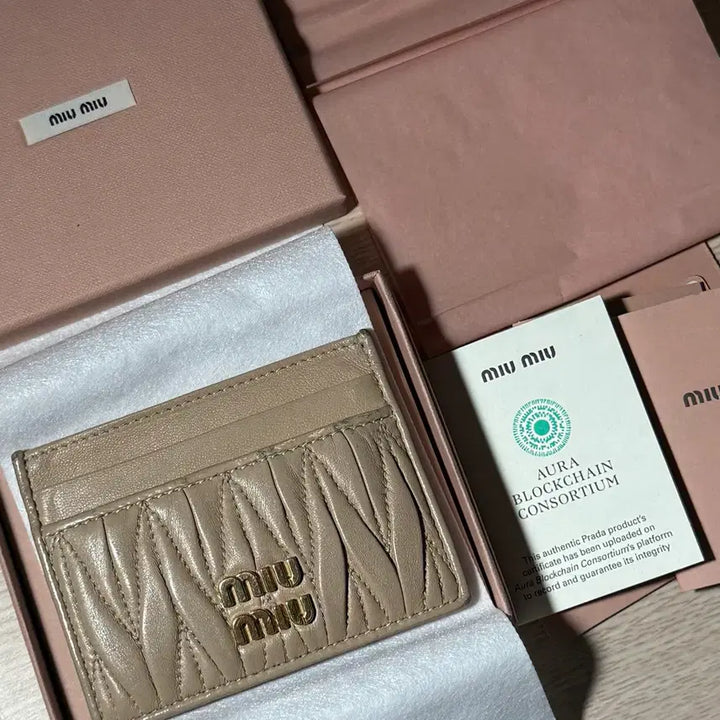 [BUNJANG] Miu Miu Matelassé Card Wallet / 미우미우 마테라쎄 카드지갑