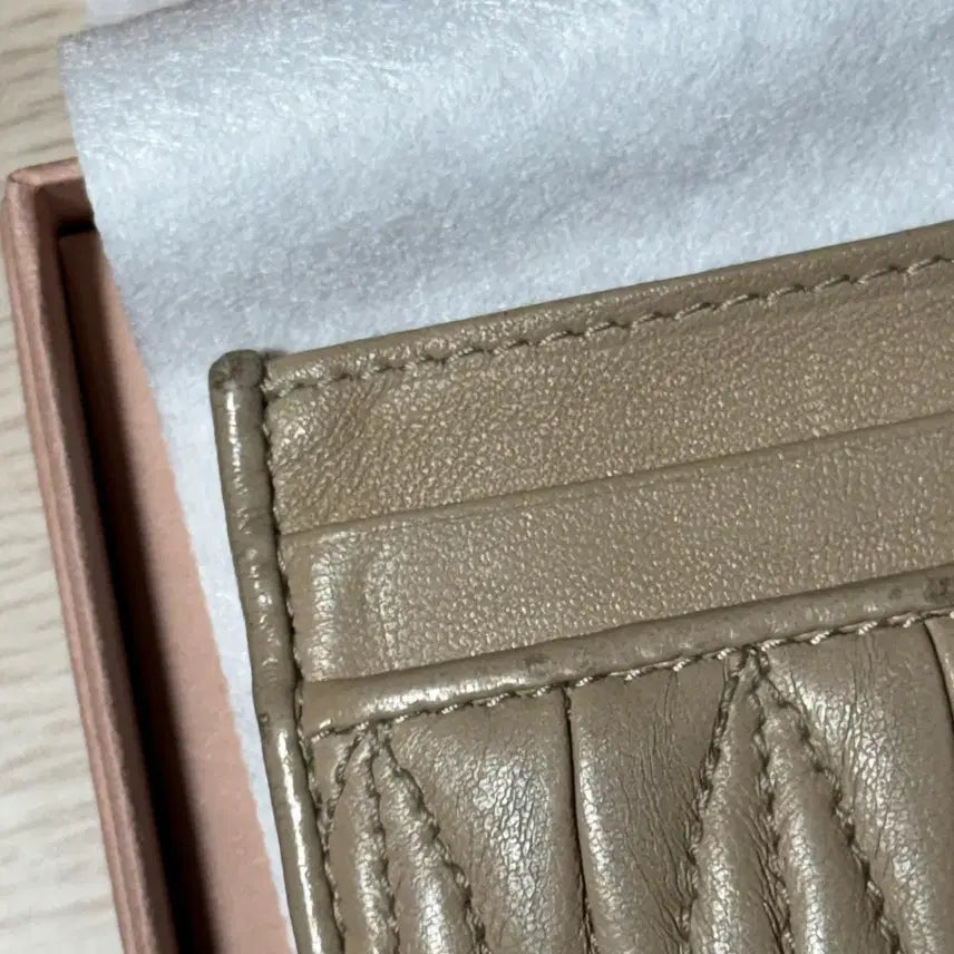 [BUNJANG] Miu Miu Matelassé Card Wallet / 미우미우 마테라쎄 카드지갑