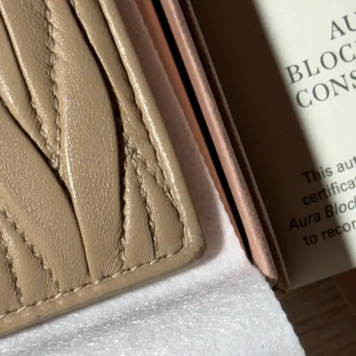 [BUNJANG] Miu Miu Matelassé Card Wallet / 미우미우 마테라쎄 카드지갑