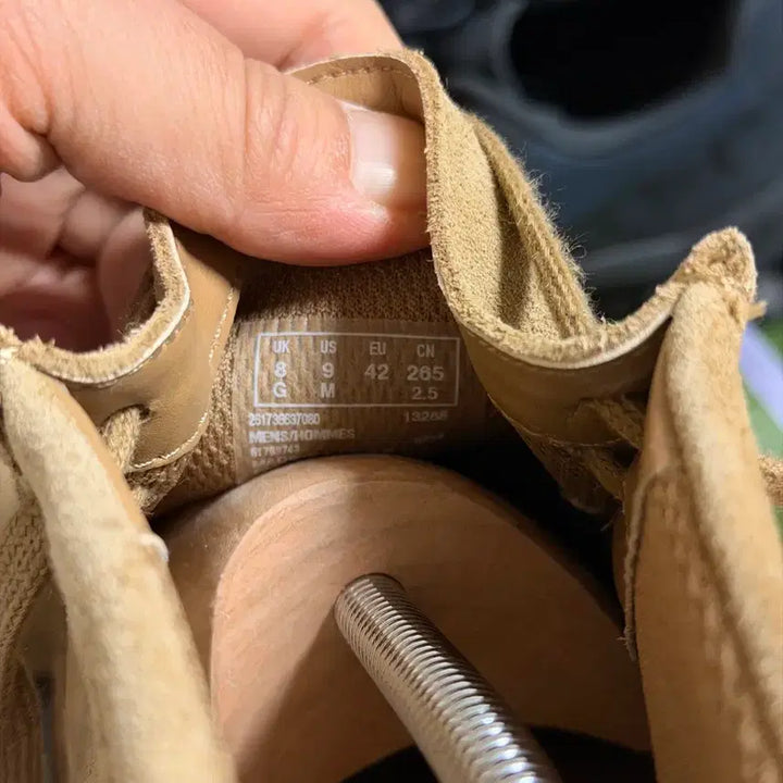 [SOLD OUT] 클락스 토힐 다크샌드 270