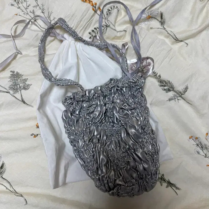 [BUNJANG] Cosmos Silver Pumpkin Bag / 코스모스 링컬 펌킨백/코스모스 실버 가방/cosmoss bag