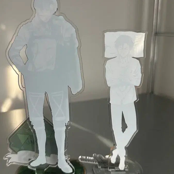 [BUNJANG] Attack on Titan Levi Acrylic Stand / 진격의거인 리바이 아크릴 스탠드 판매합니다