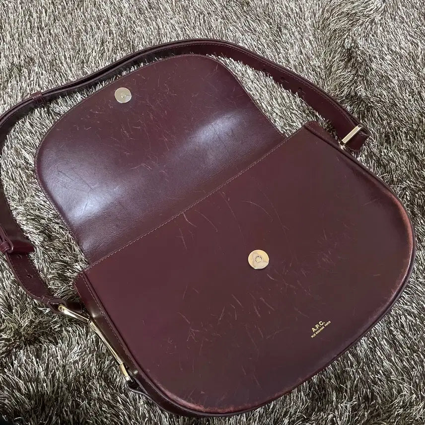 [BUNJANG] A.P.C Geneva Wine Crossbody Shoulder Bag / 아페쎄 A.P.C 제네바백 와인 크로스백 숄더백