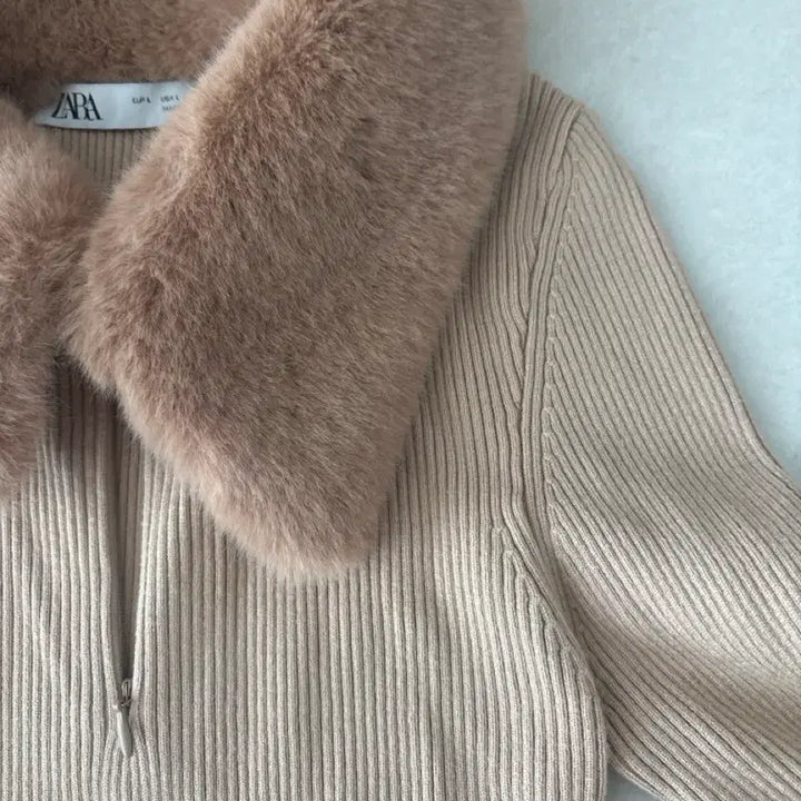 [BUNJANG] ZARA Fur Collar Ribbed Knit Top / 자라 퍼 카라 골지 니트 티셔츠