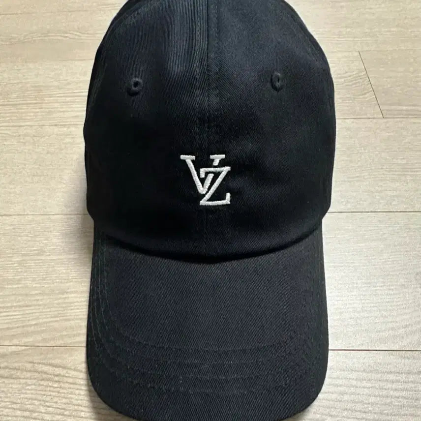 [BUNJANG] Vazzle 3D Monogram Logo Oversized Ball Cap / 바잘 3D 모노그램 로고 오버핏 볼캡