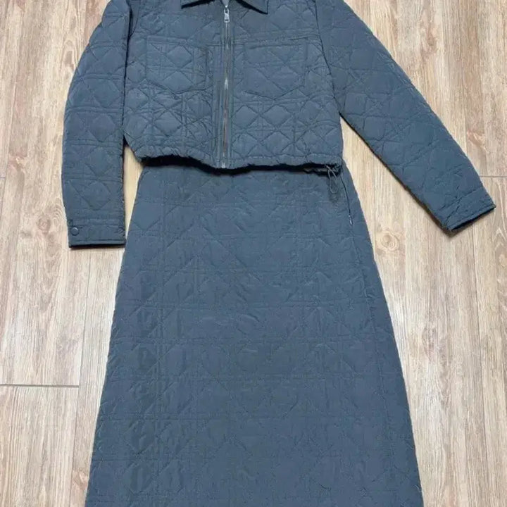 [BUNJANG] Satin Quilted Two-Piece Set / 샤틴 퀄팅 투피스 세트