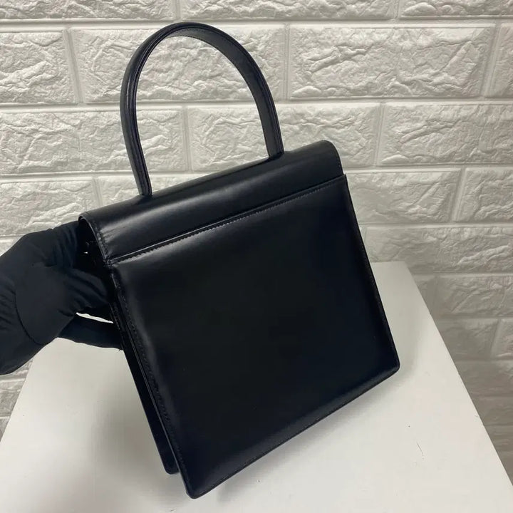 [BUNJANG] GIVENCHY 4G Logo Top Handle Bag / GIVENCHY / 빈티지 지방시 4G 금장 로고 블랙 카프 탑 핸들백