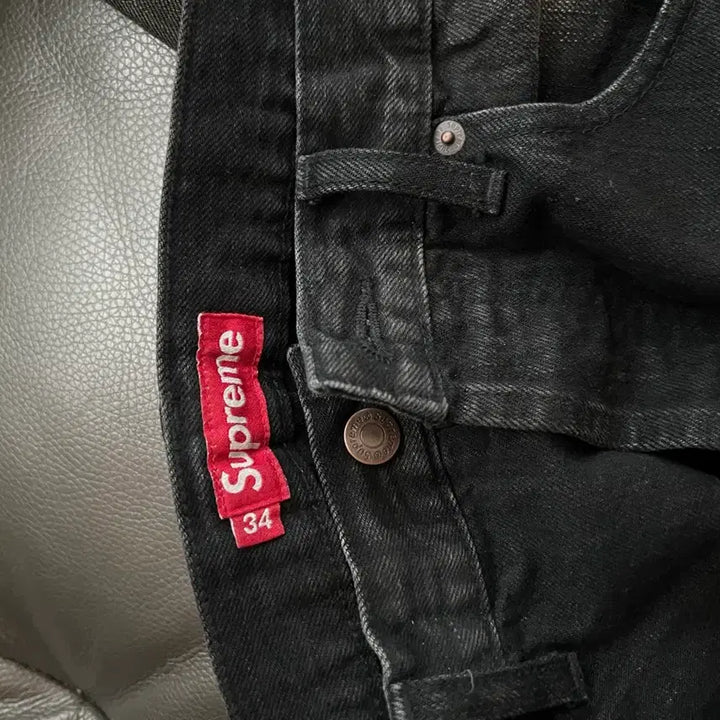 [BUNJANG] Supreme Distressed Loose Fit Selvedge Jeans - Washed Black / 슈프림 디스트레스드 루즈 핏 셀비지 진 워시드 블랙