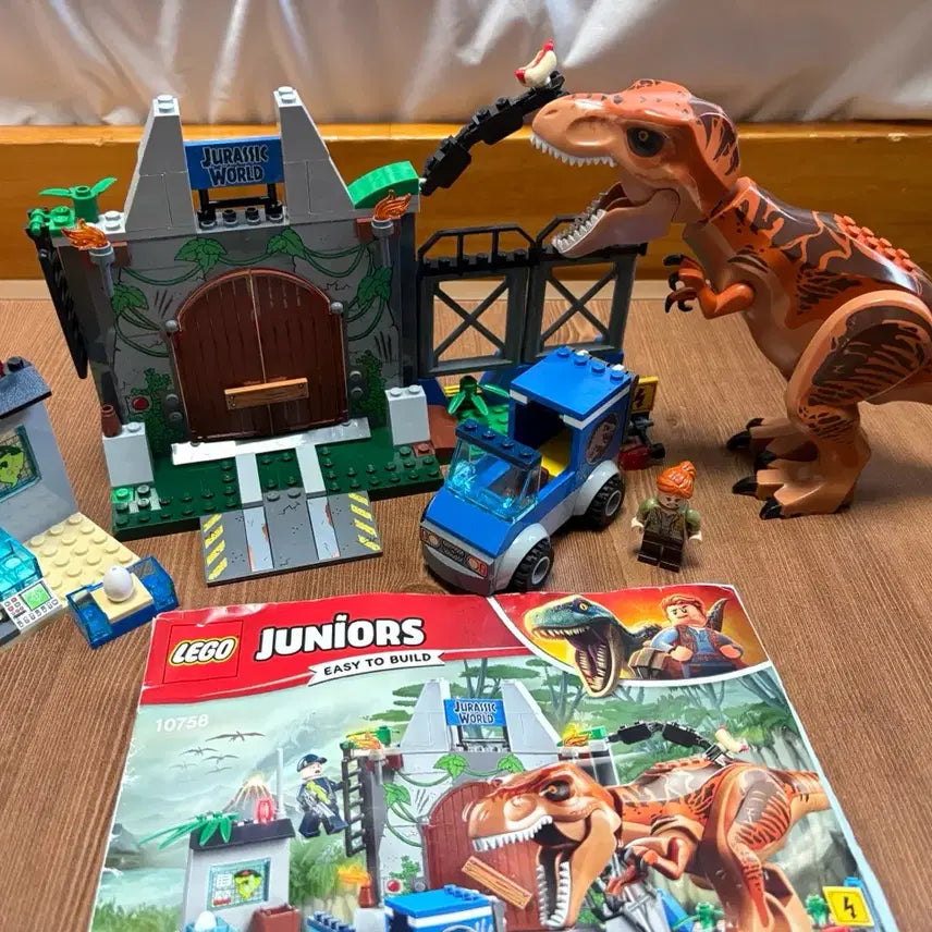 [BUNJANG] LEGO Jurassic World T. rex's Escape 10758 / 레고 쥬라기 T-렉스의 탈출 10758