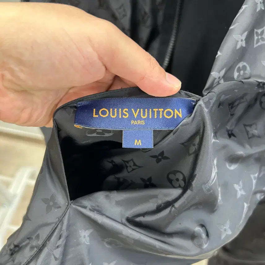 [BUNJANG] Louis Vuitton Monogram Reversible Bomber Jacket / {M Size} 루이비통 모노그램 리버서블 바람막이 블랙 봄버