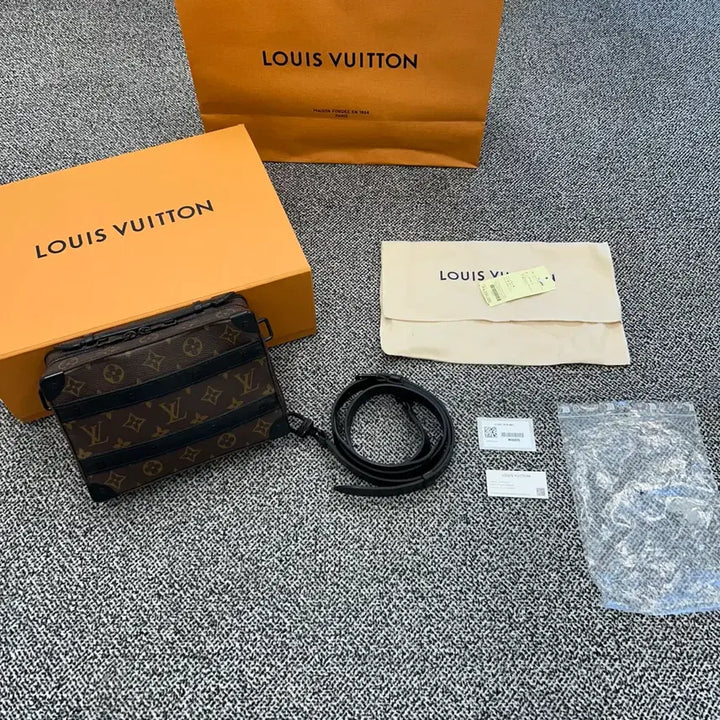 [BUNJANG] Louis Vuitton Monogram Soft Trunk Messenger Bag / {정품}루이비통 모노그램 소프트 트렁크 메신저백 크로스백