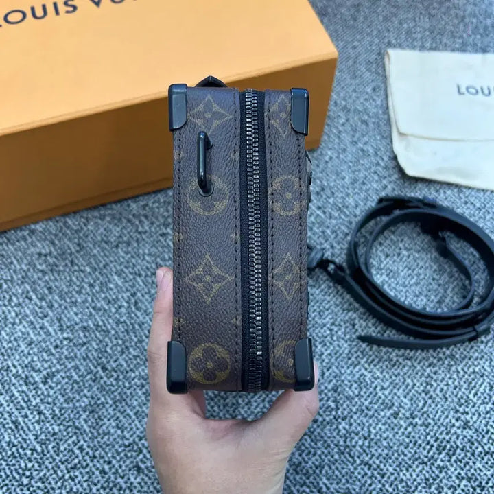 [BUNJANG] Louis Vuitton Monogram Soft Trunk Messenger Bag / {정품}루이비통 모노그램 소프트 트렁크 메신저백 크로스백