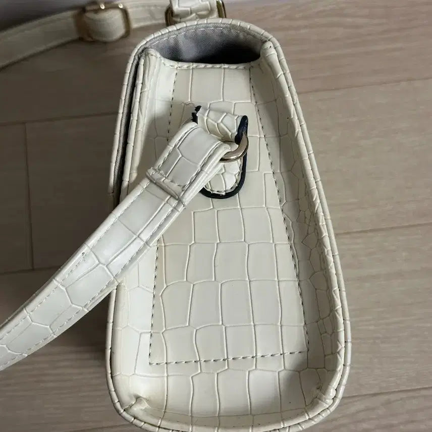 [BUNJANG] Bravissimo Crocodile Pattern Mini Bag / 브라비시모 미니 크로커다일 패턴 미니백