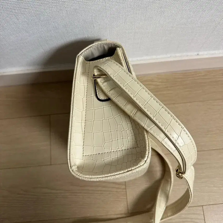 [BUNJANG] Bravissimo Crocodile Pattern Mini Bag / 브라비시모 미니 크로커다일 패턴 미니백