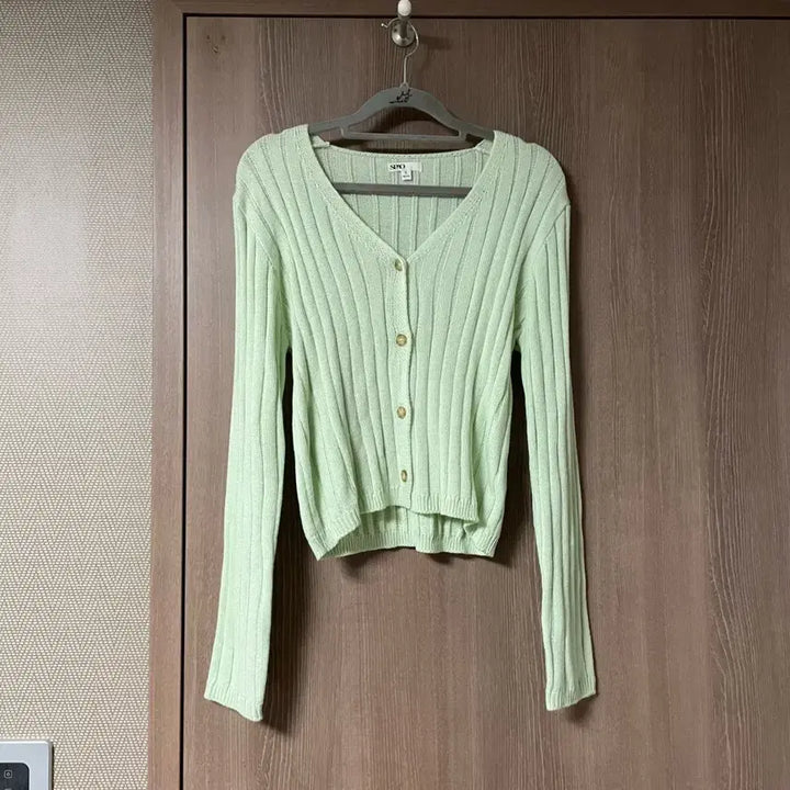 [BUNJANG] SPAO Green V-Neck Cardigan / SPAO 연두색 브이넥 가디건