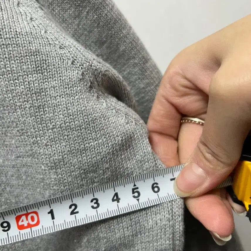 [BUNJANG] Hazzys Gray V-Neck Cardigan (Size S) / 헤지스 그레이 V넥 가디건 S