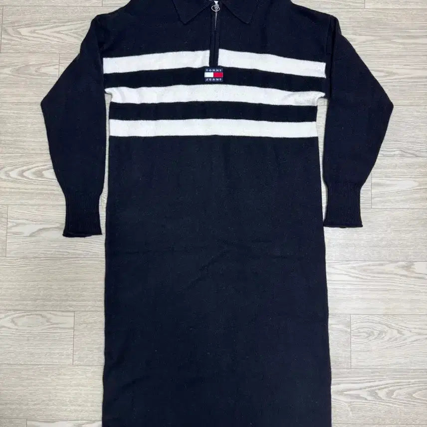 [SOLD OUT] 타미진스 스트라이프 하프 집업 드레스 (T32C7WOP44TWT2YBL)