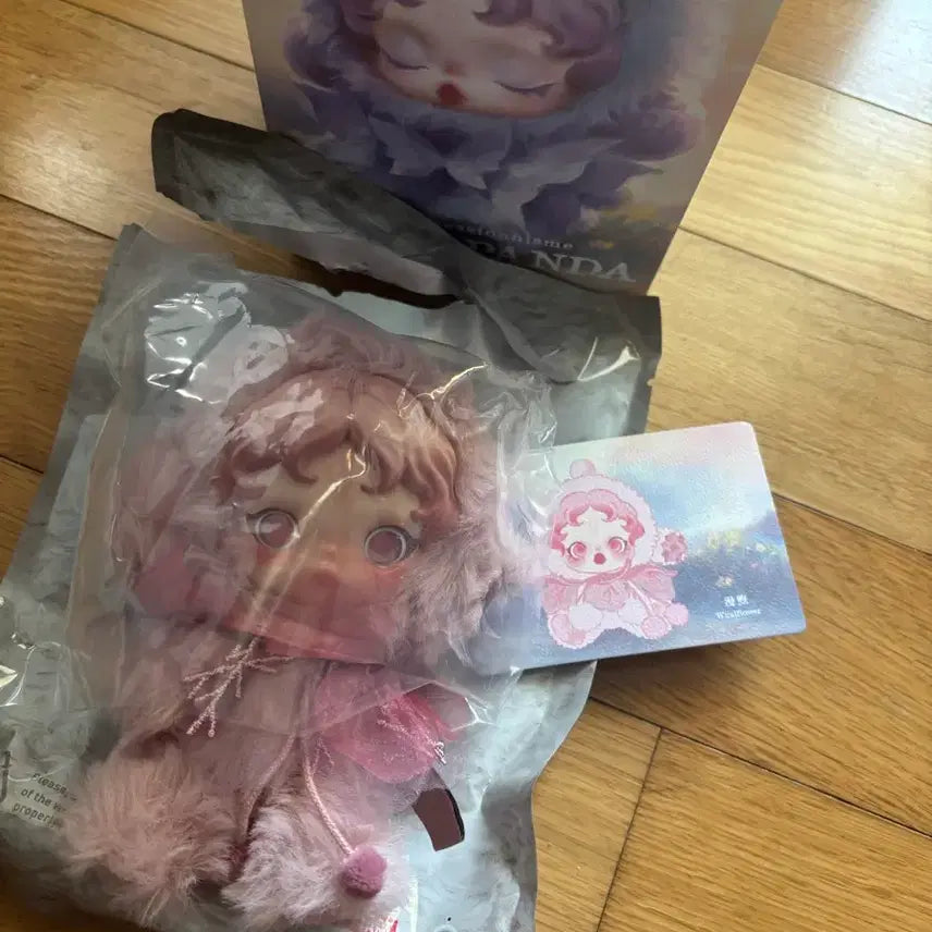 [BUNJANG] POP MART Skullpanda Light Garden Series Wind Flower Keychain / [정품/새상품] 팝마트 빛의정원 시리즈 스컬판다 키링 (바람꽃)