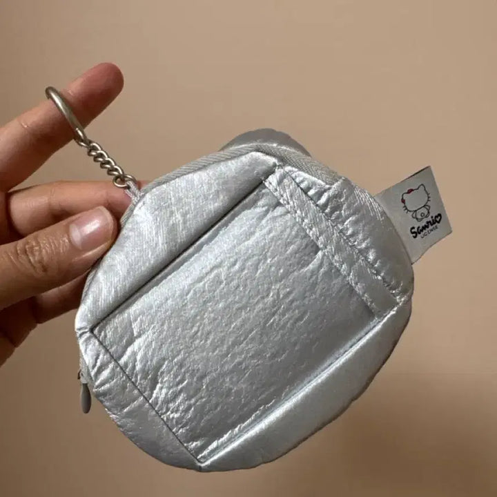 [BUNJANG] Joseph & Stacey Hello Kitty Silver Pouch / 헬로키티 조셉앤스테이시 실버 파우치