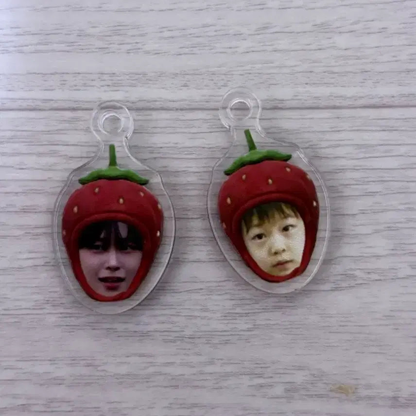 [BUNJANG] Kim Keon Woo Strawberry Keyring / 김건우 딸기 키링(마지막 가격내림