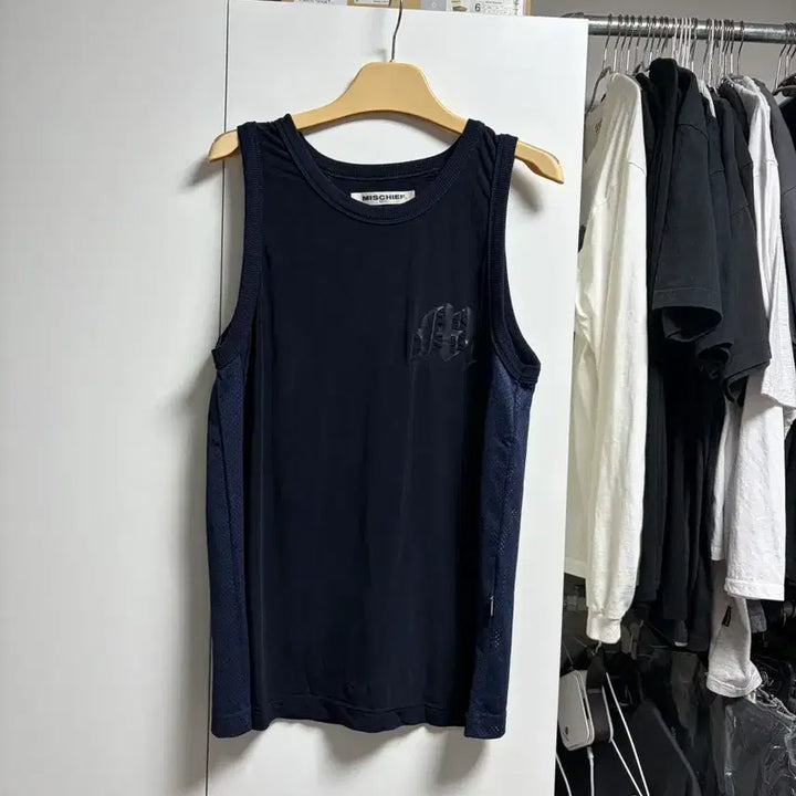 [BUNJANG] Mischief Navy Sleeveless Top / 미스치프 네이비 슬리브리스