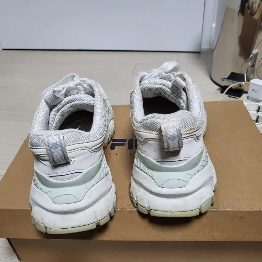 [BUNJANG] Descente Turbo White Sneakers / 데상트 터보 운동화 235mm 화이트 색상입니다전체적으로 상태좋으나