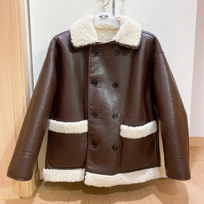 [BUNJANG] Reversible Double Button Faux Shearling Leather Jacket / 리버시블 뽀글이 더블 버튼 양털 레더 무스탕 자켓