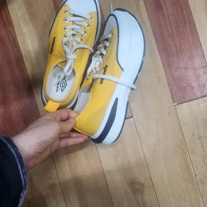 [BUNJANG] Umbro Yellow Sneakers / 엄브로 옐로우 스니커즈 운동화245