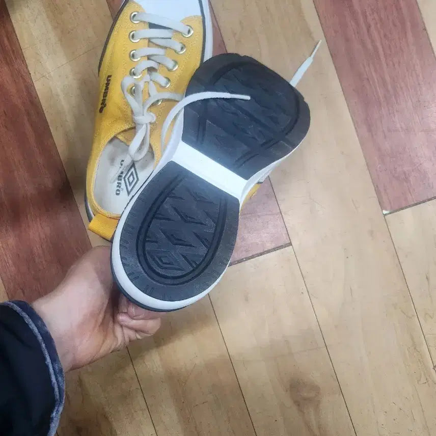 [BUNJANG] Umbro Yellow Sneakers / 엄브로 옐로우 스니커즈 운동화245