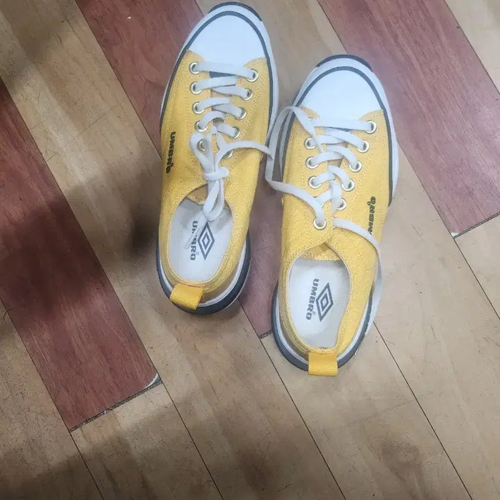 [BUNJANG] Umbro Yellow Sneakers / 엄브로 옐로우 스니커즈 운동화245