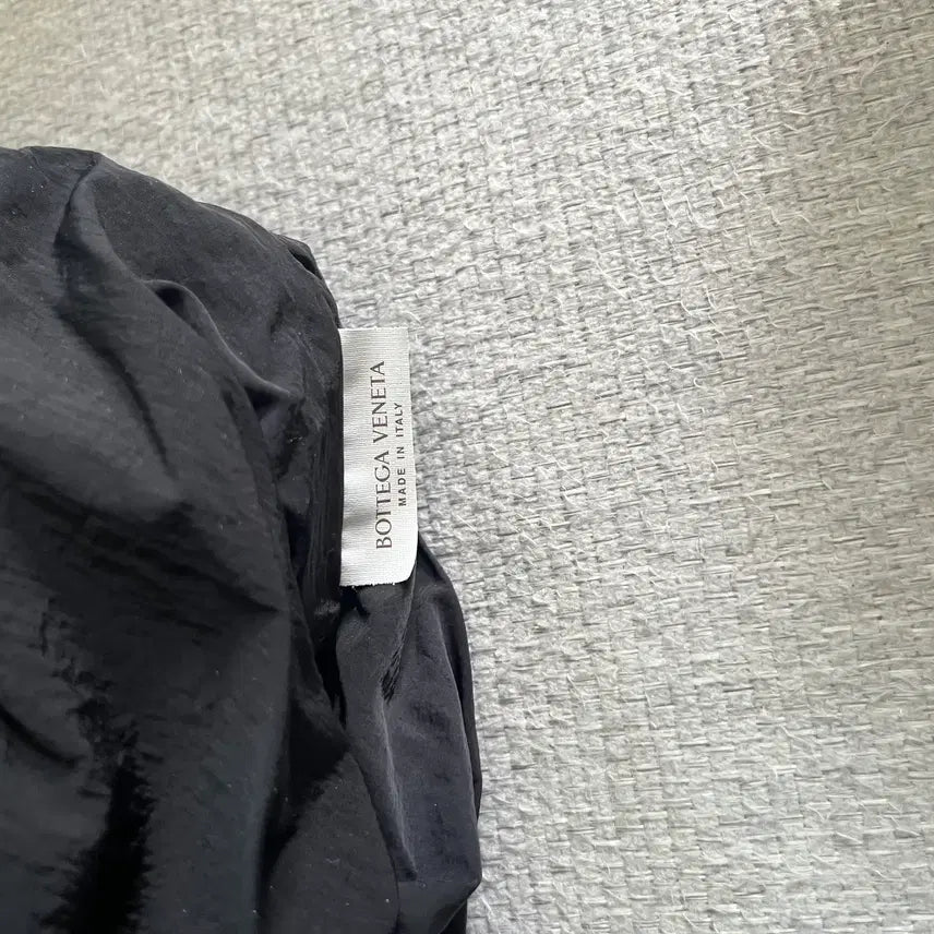 [BUNJANG] Bottega Veneta Padded Tote Bag Black / 보테가베네타 패딩 토트백 블랙 새싱품