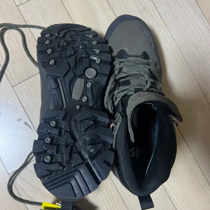 [BUNJANG] Millet Gore-Tex Hiking Boots (Size 250) / 밀레 고어텍스 방수 등산화 새상품 (250)