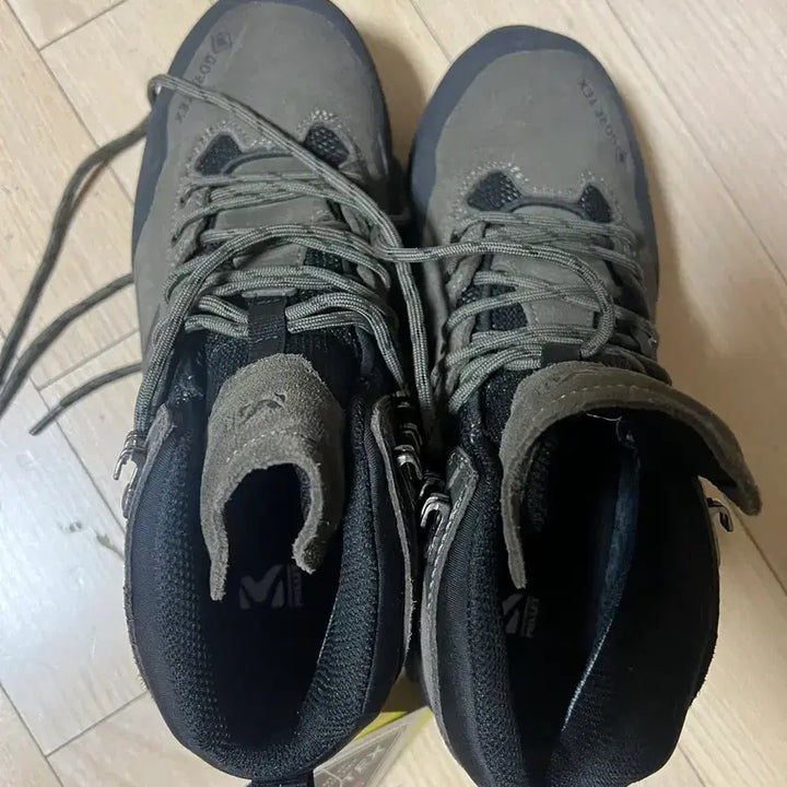 [BUNJANG] Millet Gore-Tex Hiking Boots (Size 250) / 밀레 고어텍스 방수 등산화 새상품 (250)