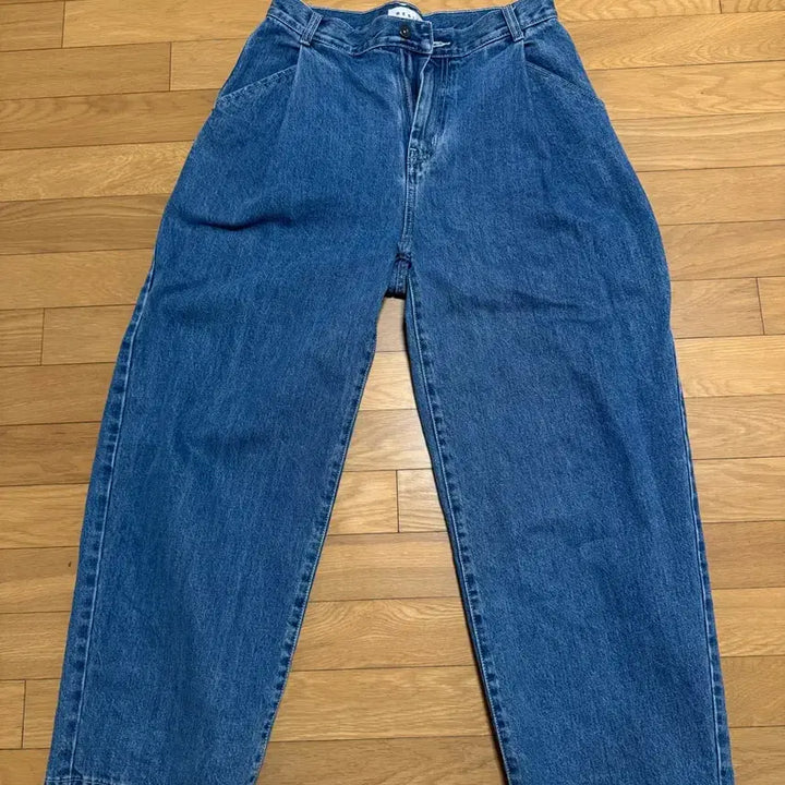 [BUNJANG] Beslow Cornmeal One-Tuck Denim Pants / [30] 비슬로우 콘밀 원턱 데님 팬츠 미디엄 워시드 30