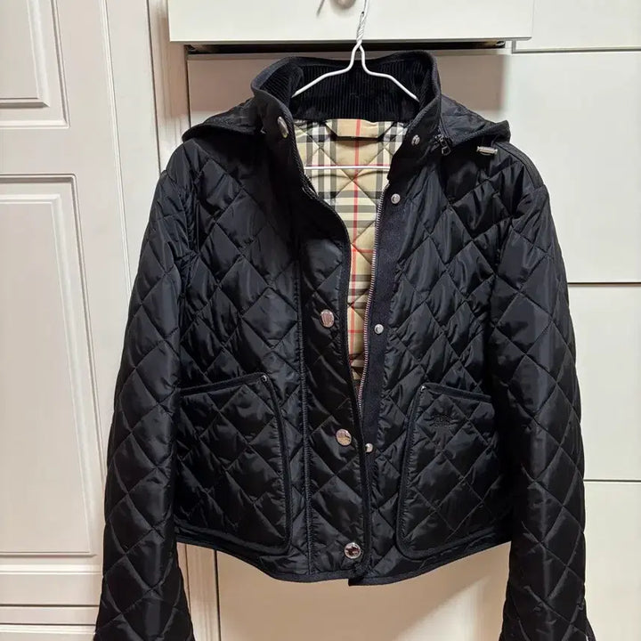 [BUNJANG] Burberry Quilted Crop Jacket / 버버리 후드 크롭 퀼팅 자켓