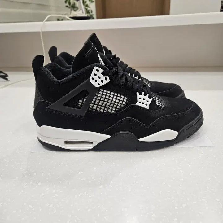 [BUNJANG] Jordan 4 White Thunder (Size 275) / 조던4  화이트썬더 275 사이즈 판매