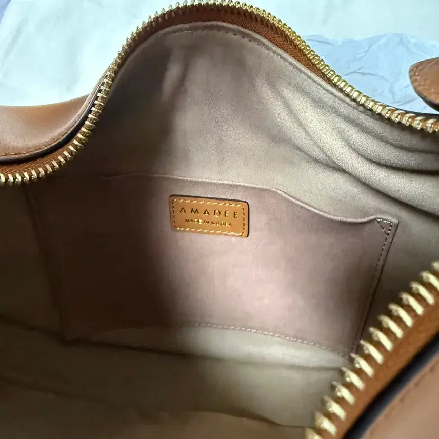 [BUNJANG] Amadee Amelie Small Tan Handbag / 새제품 아마디 Amadee 아멜리에 Amelie 스몰 탄(tan)