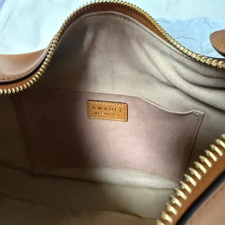 [BUNJANG] Amadee Amelie Small Tan Handbag / 새제품 아마디 Amadee 아멜리에 Amelie 스몰 탄(tan)